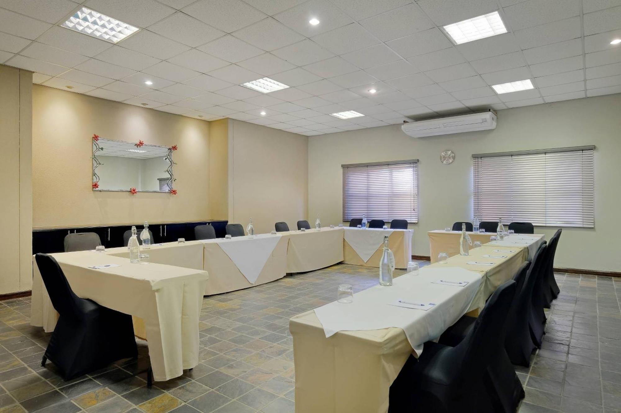 Protea Hotel By Marriott Polokwane Landmark Eksteriør bilde