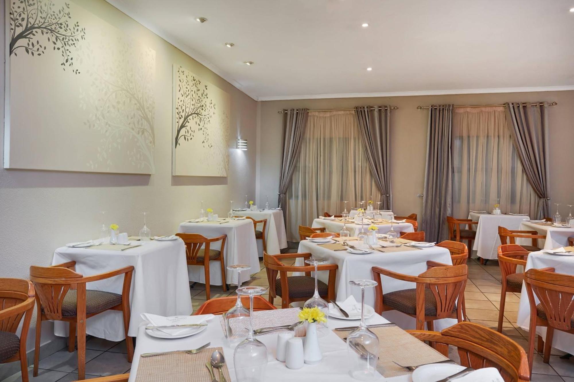 Protea Hotel By Marriott Polokwane Landmark Eksteriør bilde