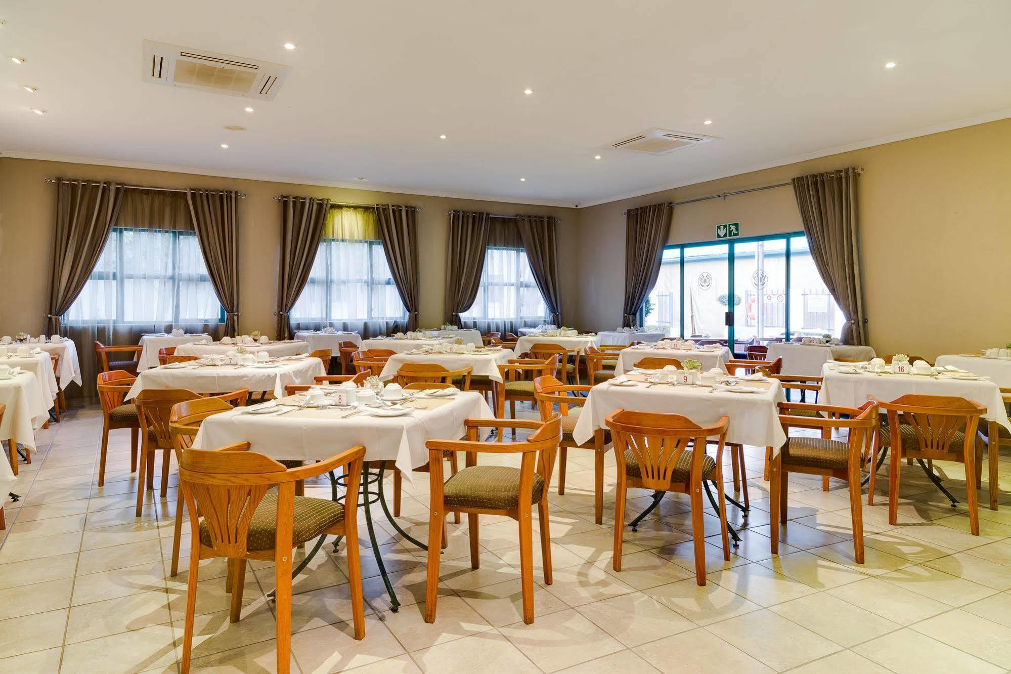 Protea Hotel By Marriott Polokwane Landmark Eksteriør bilde
