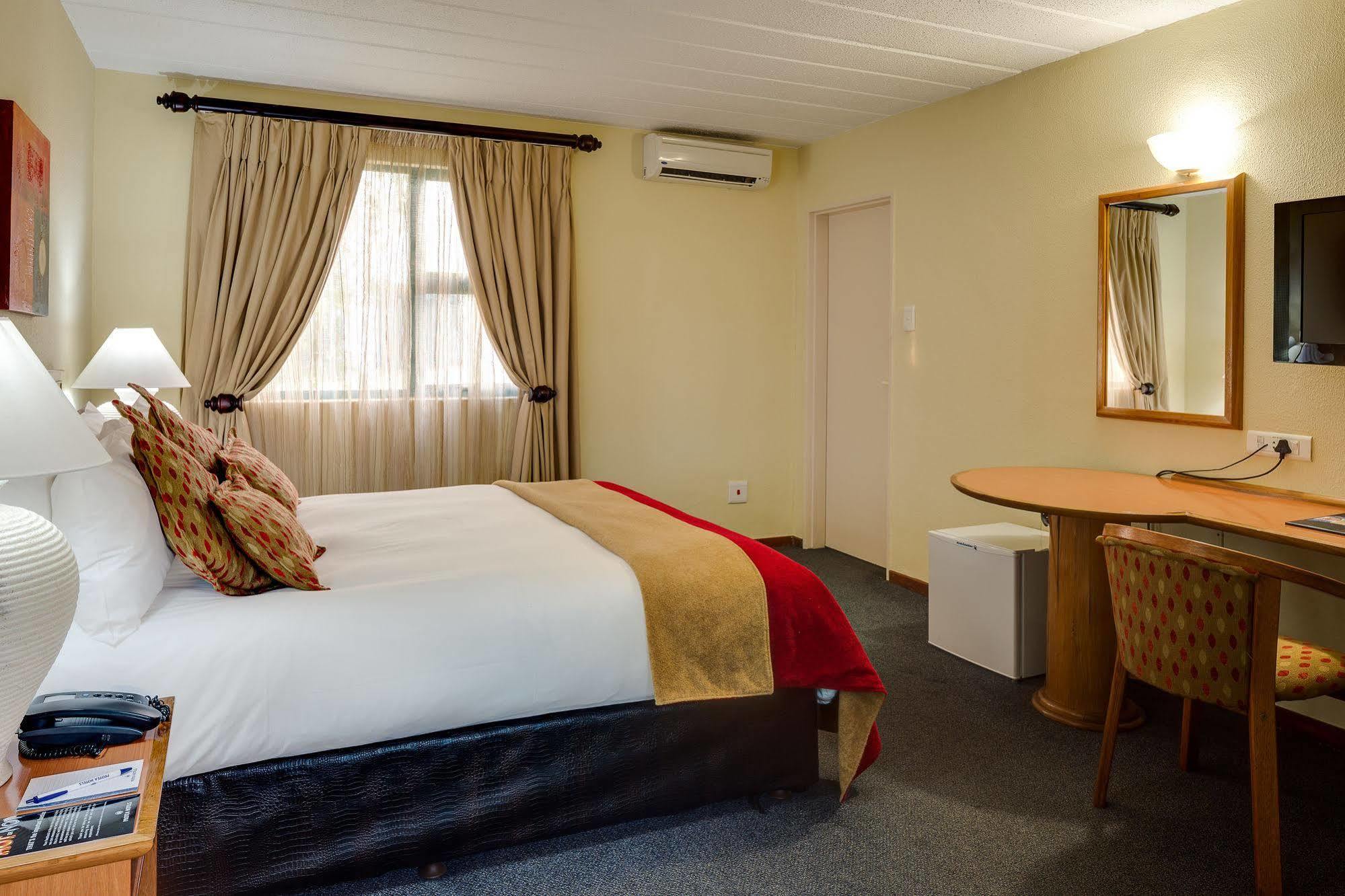 Protea Hotel By Marriott Polokwane Landmark Eksteriør bilde